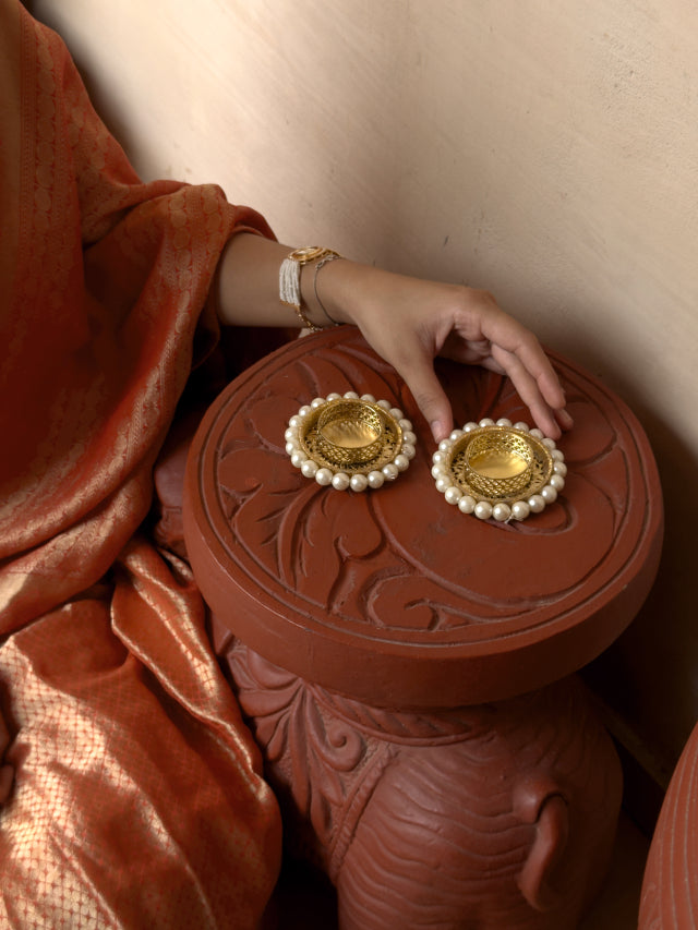 Smaran Handmade Elegant Candle Holder Set of 2 for Festivals, Weddings, Pooja Room & Home Décor, Traditional Indian Decorative Tealight Candle Set (Decorative Pearl & Metallic Tealight Diya)