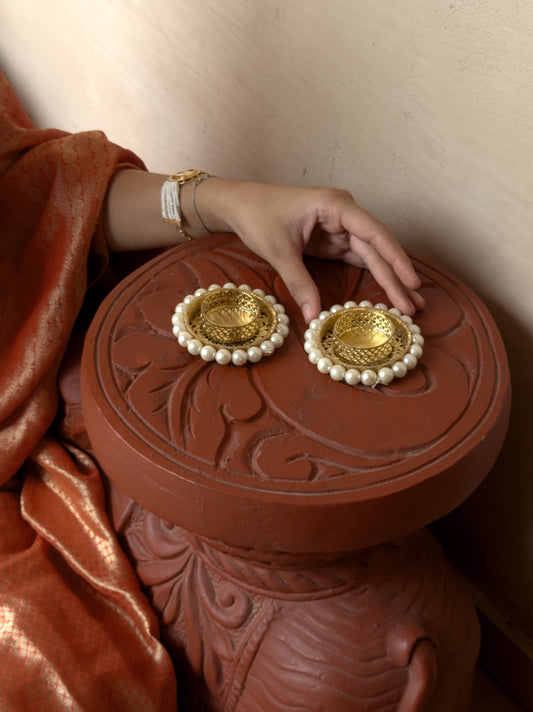 Smaran Handmade Elegant Candle Holder Set of 2 for Festivals, Weddings, Pooja Room & Home Décor, Traditional Indian Decorative Tealight Candle Set (Decorative Pearl & Metallic Tealight Diya)